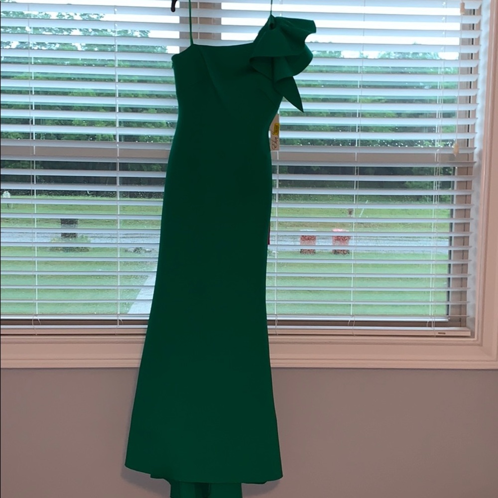 NEW WITH TAGS KELLY GREEN PROM DRESS